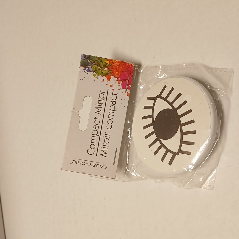 Compact Mirror NWT - Picture 5 of 5